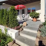 Pensionat Mit Terrasse Am Jakobsberg 3*